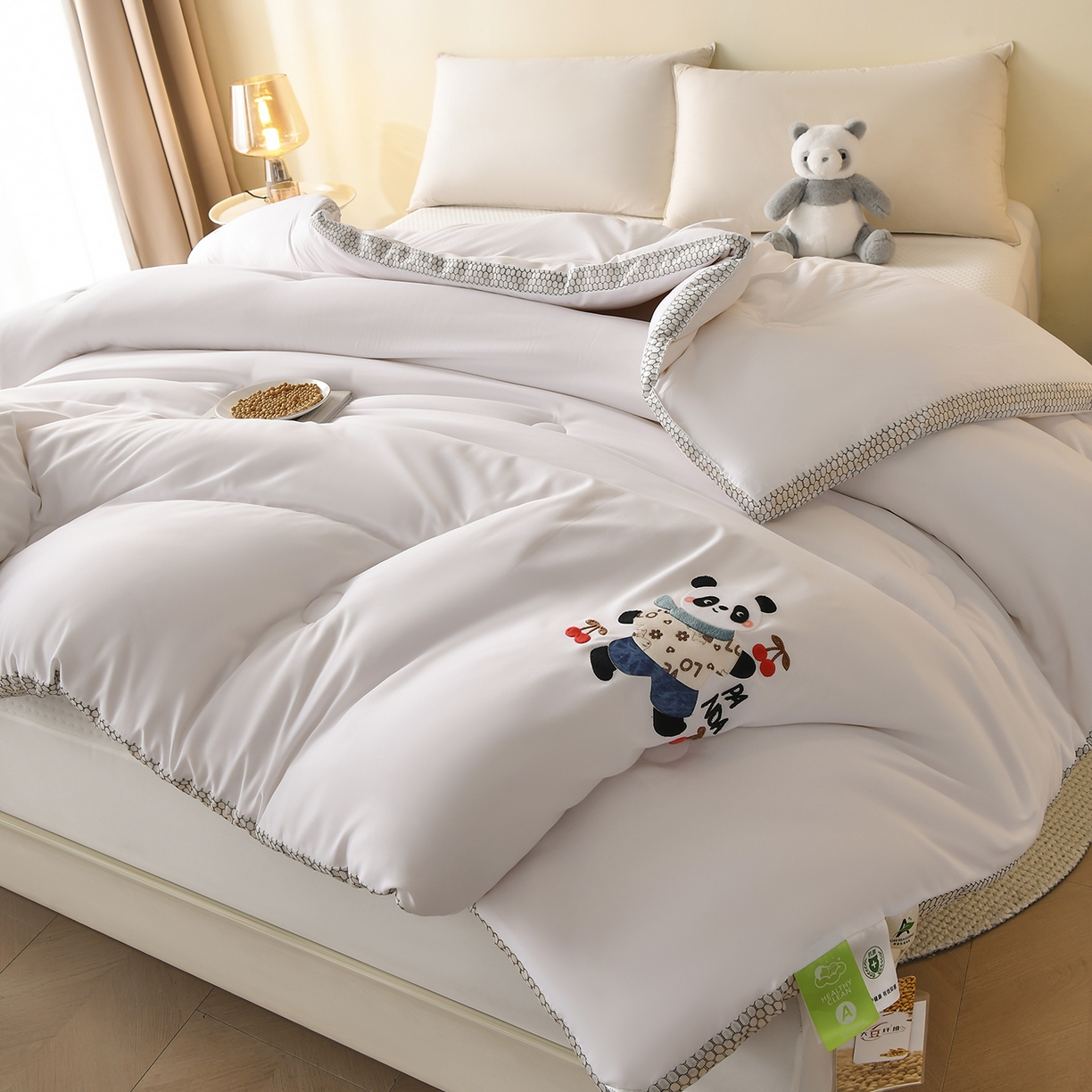 91家纺网 家纺一手货源 找家纺 瑶瑶家居 2025新款立体毛巾绣七孔被大豆纤维被被子被芯 立体极光白