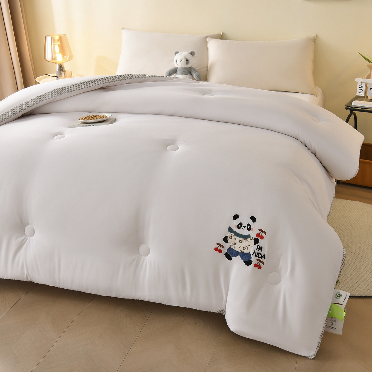 91家纺网 家纺一手货源 找家纺 瑶瑶家居 2025新款立体毛巾绣七孔被大豆纤维被被子被芯 立体极光白