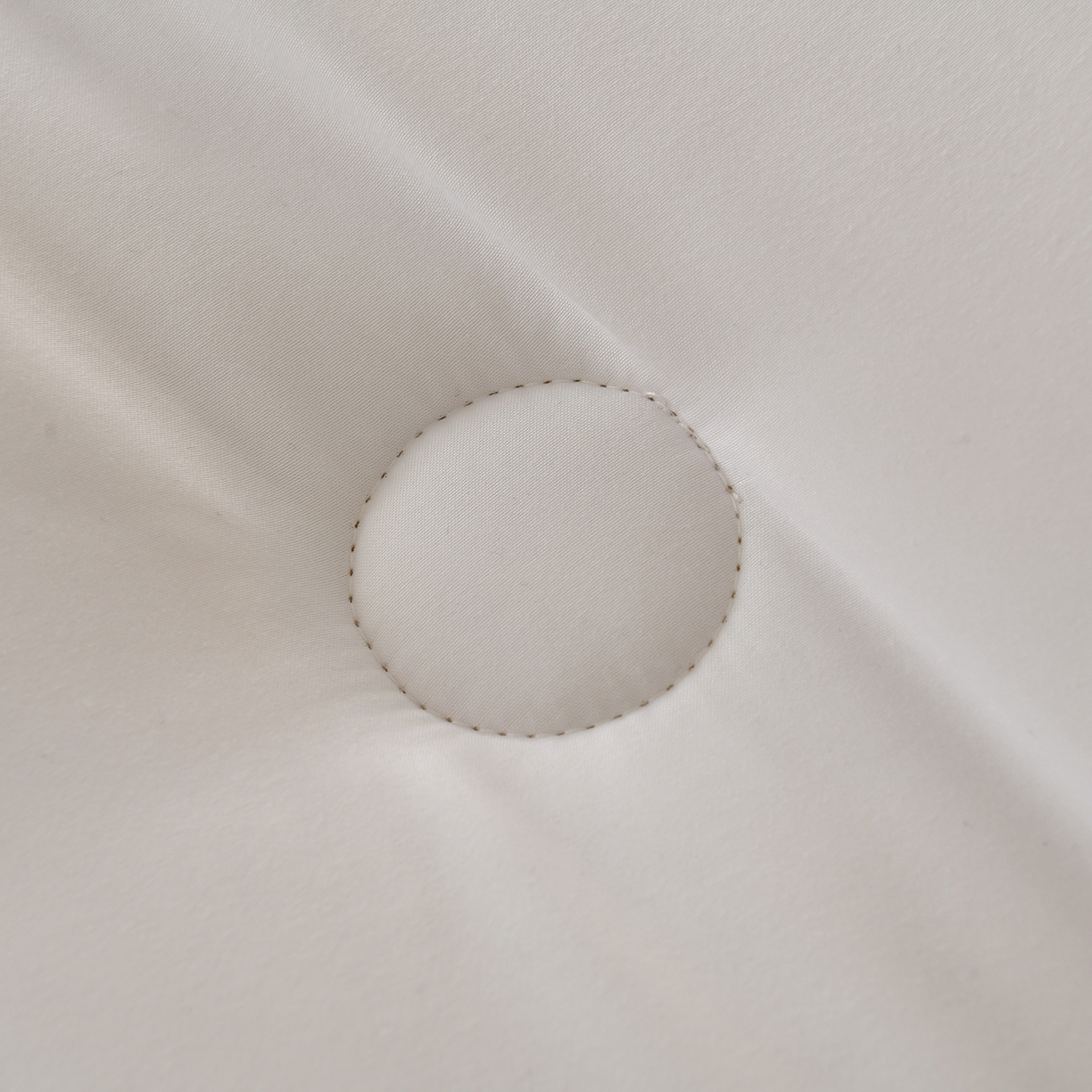 91家纺网 家纺一手货源 找家纺 瑶瑶家居 2025新款立体毛巾绣七孔被大豆纤维被被子被芯 立体极光白