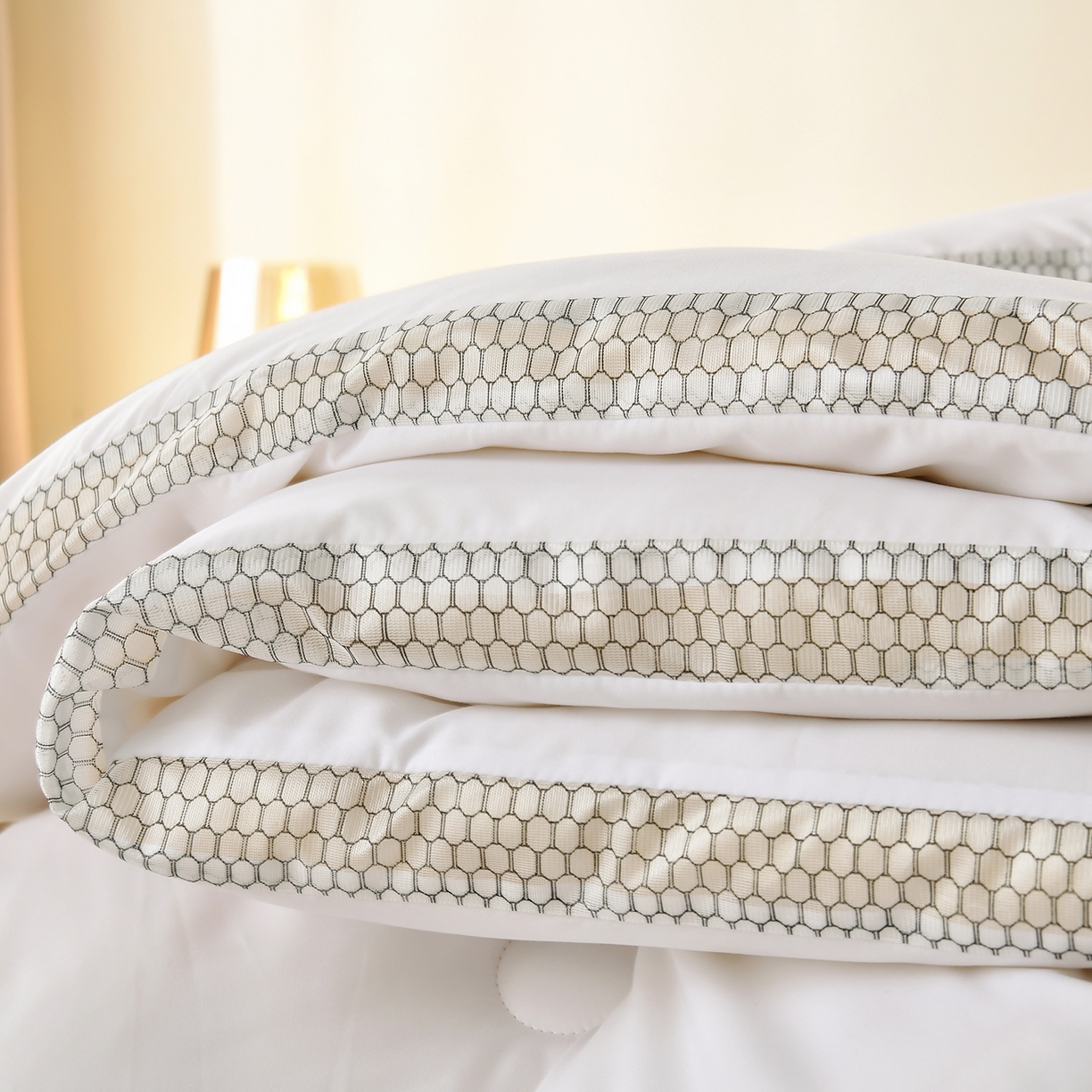 91家纺网 家纺一手货源 找家纺 瑶瑶家居 2025新款立体毛巾绣七孔被大豆纤维被被子被芯 立体极光白