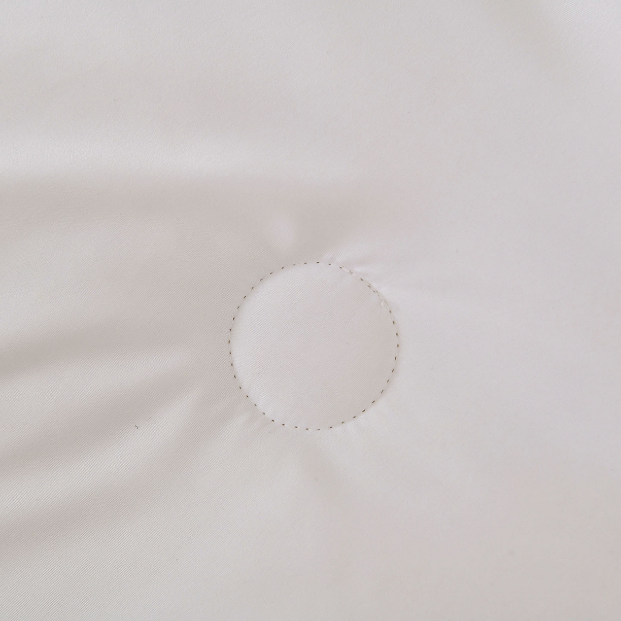 91家纺网 家纺一手货源 找家纺 瑶瑶家居 2025新款立体毛巾绣七孔被大豆纤维被被子被芯 立体极光白+浅灰