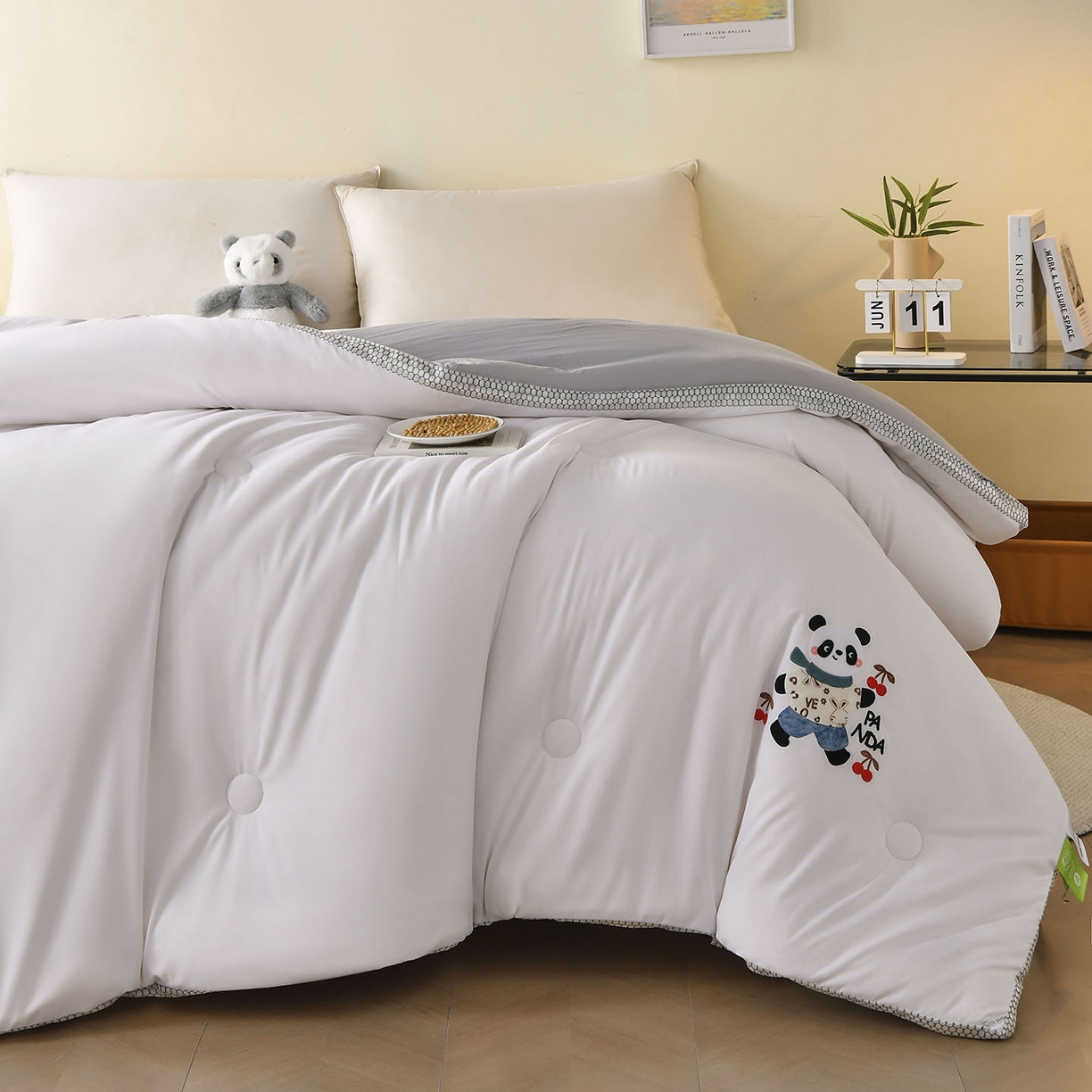 91家纺网 家纺一手货源 找家纺 瑶瑶家居 2025新款立体毛巾绣七孔被大豆纤维被被子被芯 立体极光白+浅灰