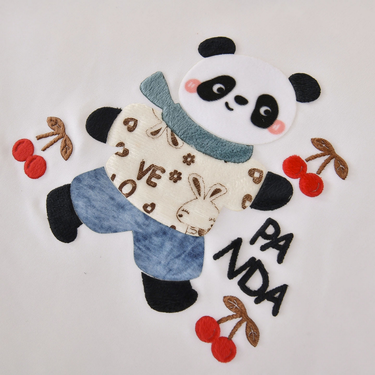 91家纺网 家纺一手货源 找家纺 瑶瑶家居 2025新款立体毛巾绣七孔被大豆纤维被被子被芯 立体极光白+浅灰