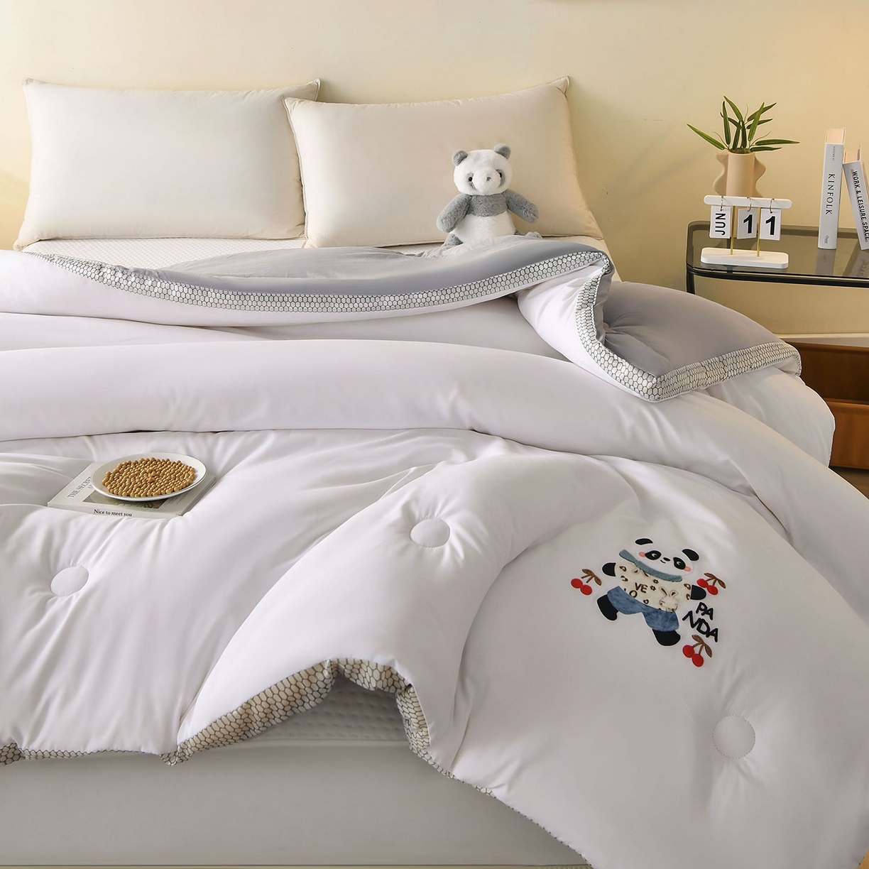 91家纺网 家纺一手货源 找家纺 瑶瑶家居 2025新款立体毛巾绣七孔被大豆纤维被被子被芯 立体极光白+浅灰