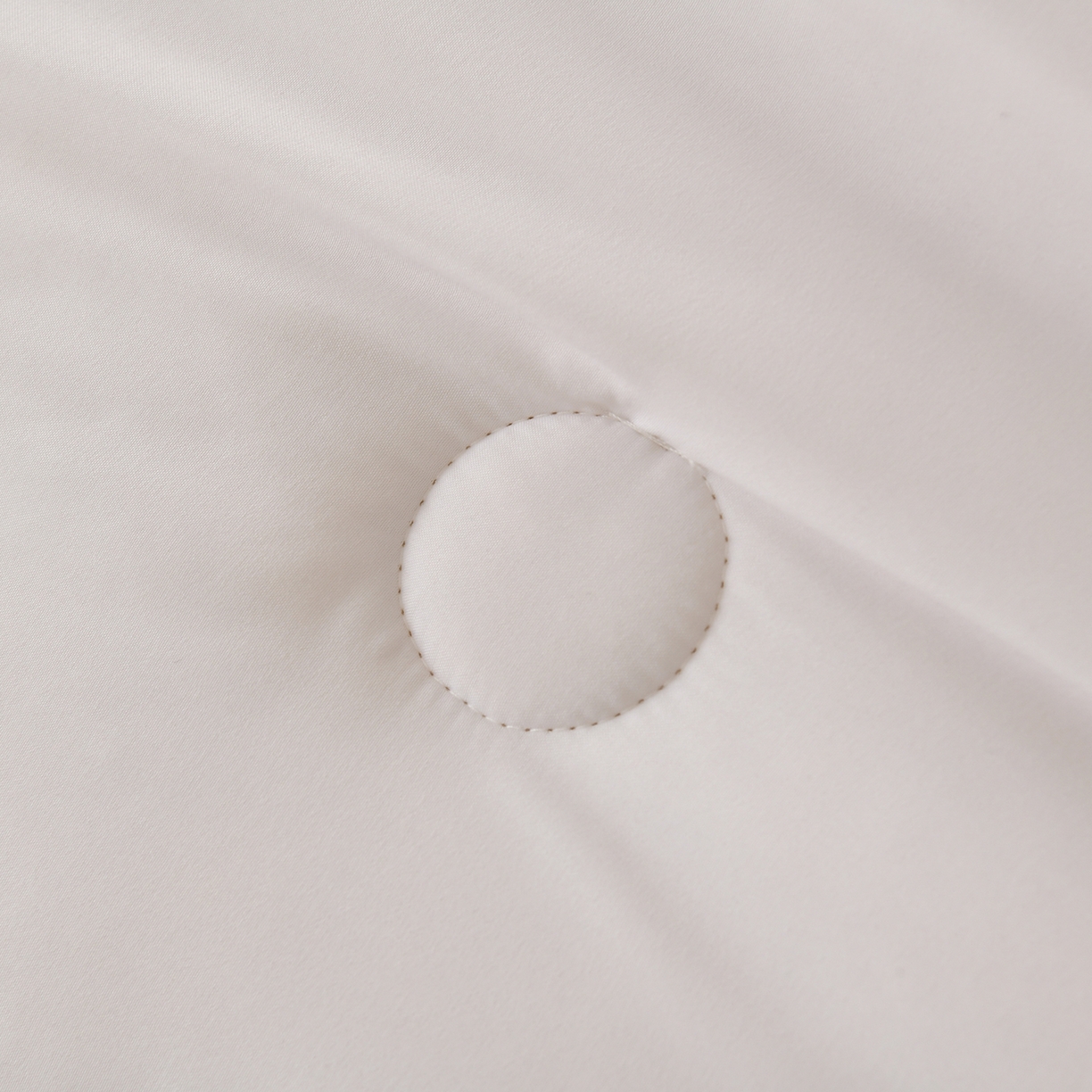 91家纺网 家纺一手货源 找家纺 瑶瑶家居 2025新款立体毛巾绣七孔被大豆纤维被被子被芯 立体极光白+浅蓝