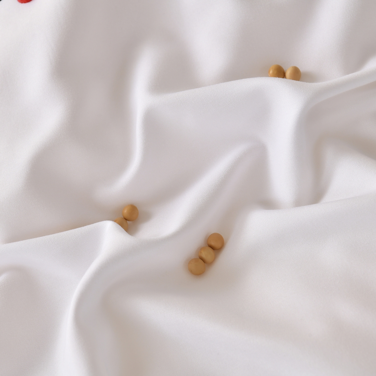 91家纺网 家纺一手货源 找家纺 瑶瑶家居 2025新款立体毛巾绣七孔被大豆纤维被被子被芯 立体极光白+浅蓝