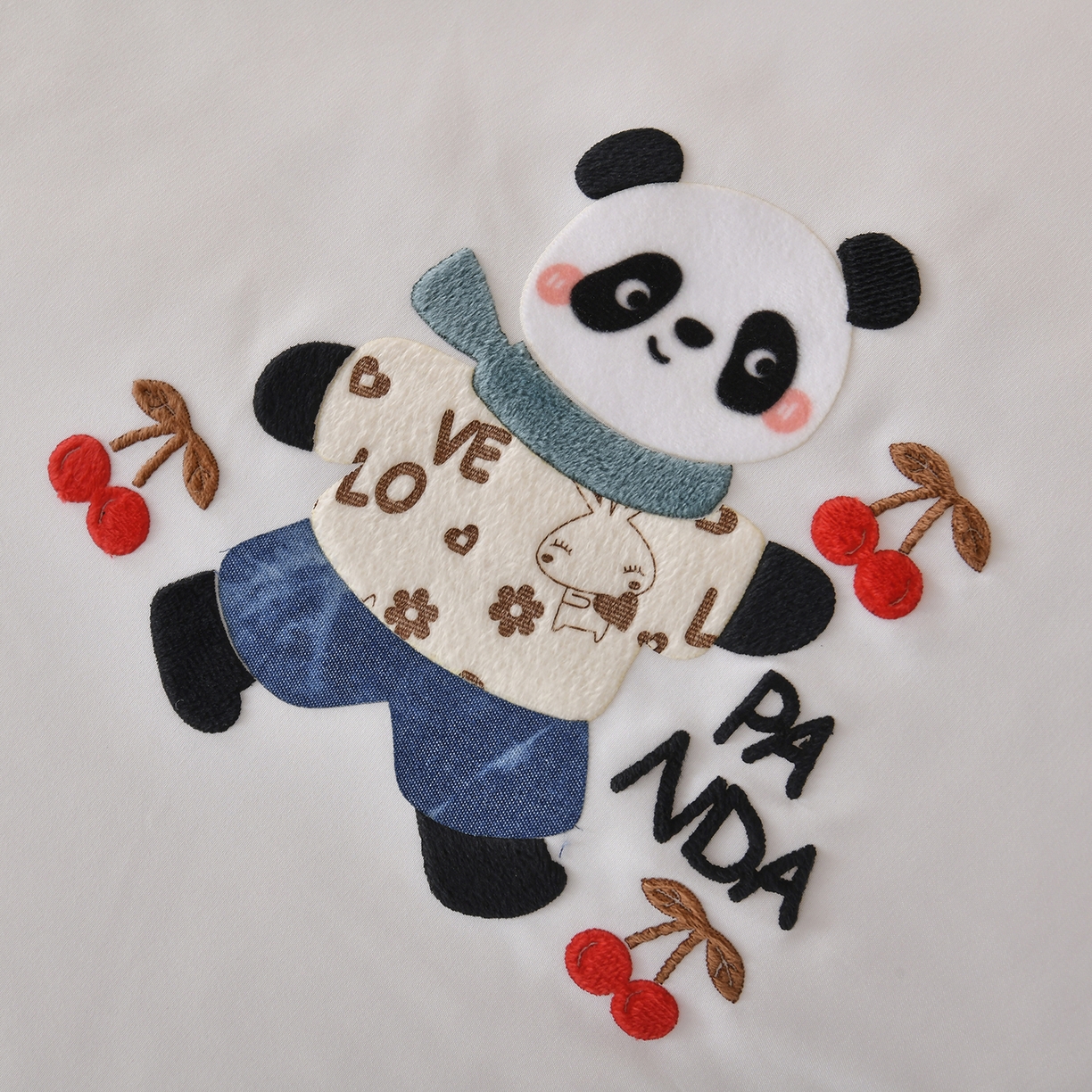 91家纺网 家纺一手货源 找家纺 瑶瑶家居 2025新款立体毛巾绣七孔被大豆纤维被被子被芯 立体极光白+浅蓝