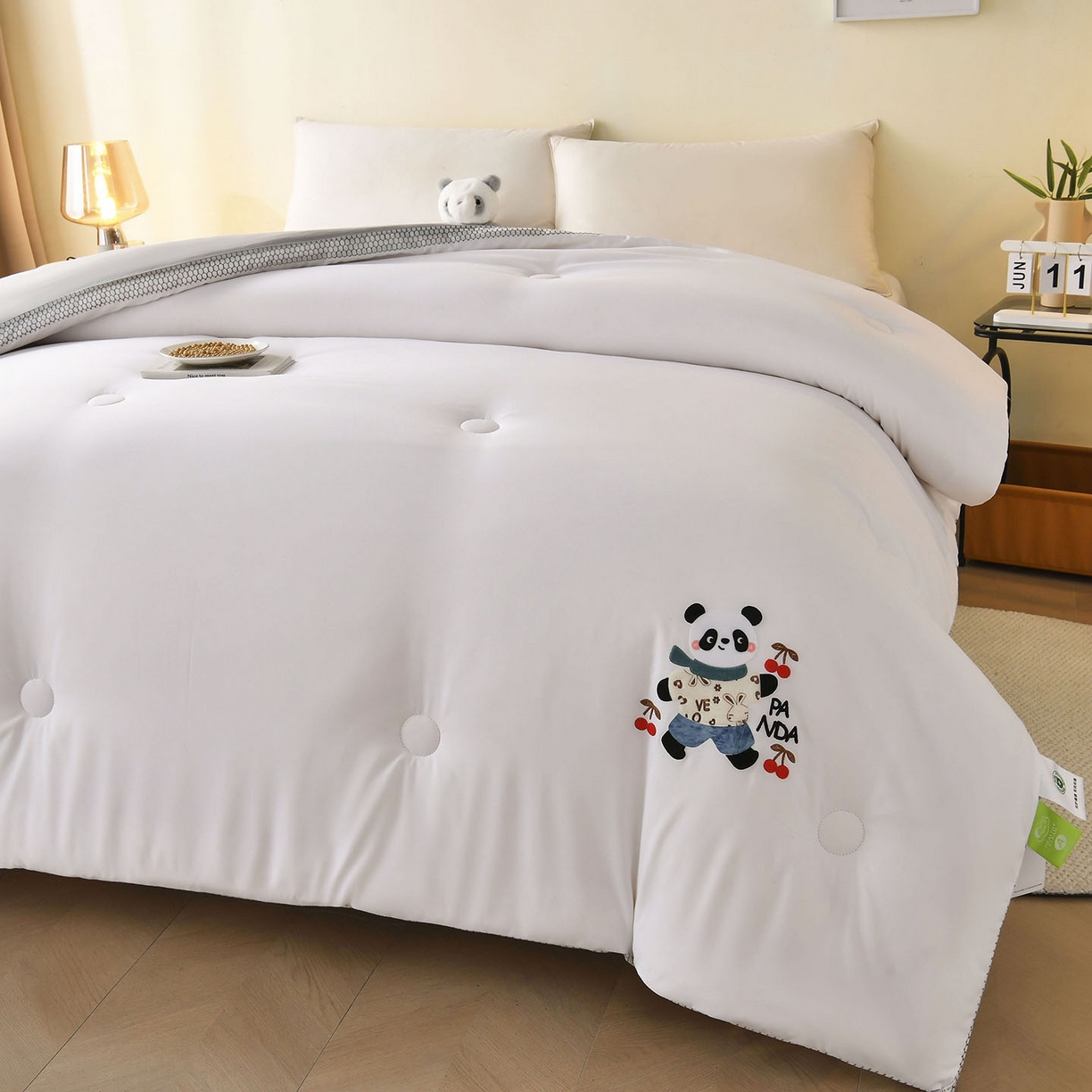 91家纺网 家纺一手货源 找家纺 瑶瑶家居 2025新款立体毛巾绣七孔被大豆纤维被被子被芯 立体极光白+浅灰