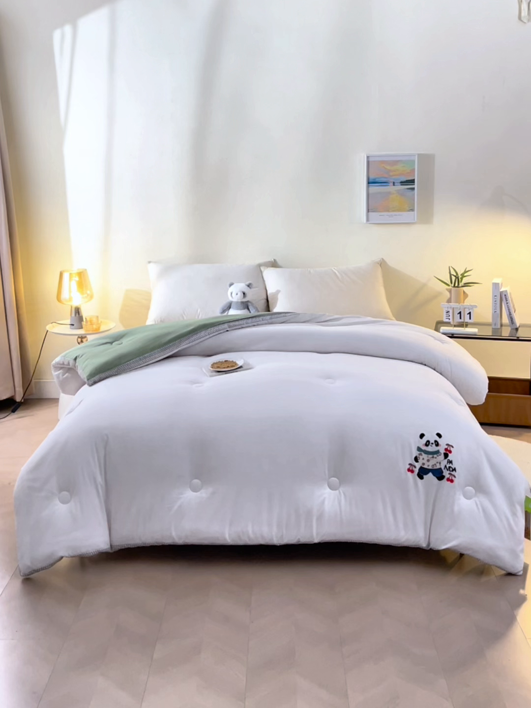 91家纺网 家纺一手货源 找家纺 瑶瑶家居 2025新款立体毛巾绣七孔被大豆纤维被被子被芯 立体极光白+果绿