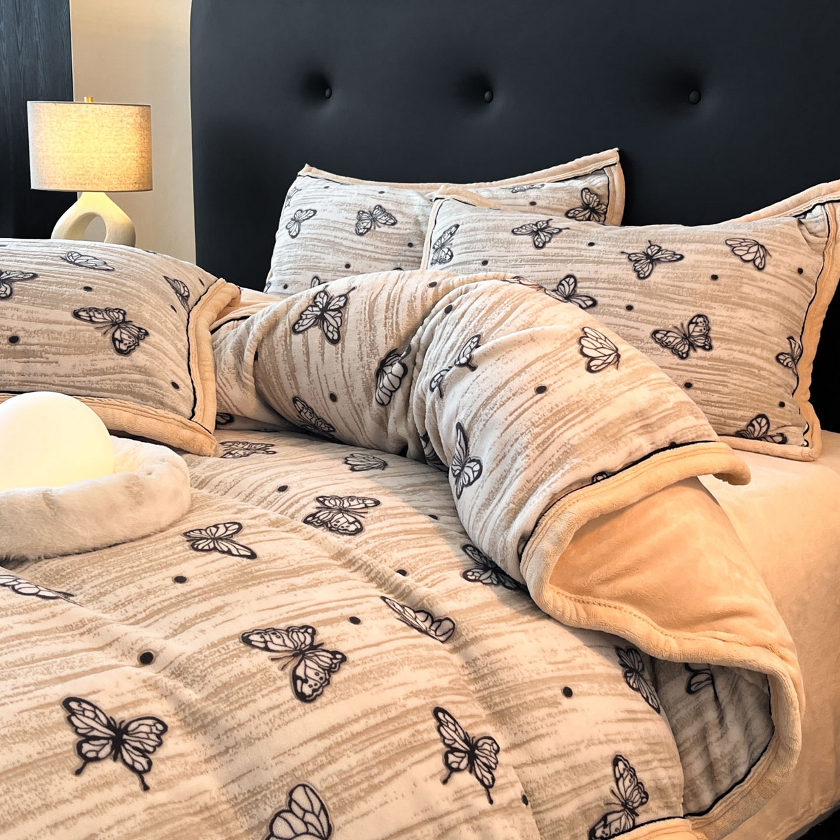 91家纺网 家纺一手货源 找家纺 （总）金麦家纺 2025新款雕花牛奶绒工艺蝴蝶款四件套