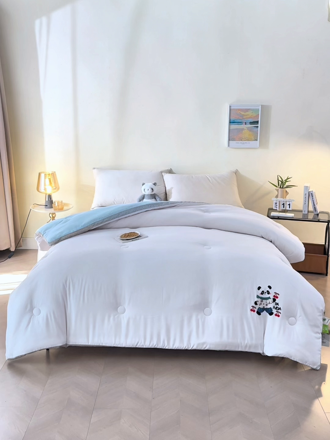 91家纺网 家纺一手货源 找家纺 瑶瑶家居 2025新款立体毛巾绣七孔被大豆纤维被被子被芯 立体极光白+浅蓝