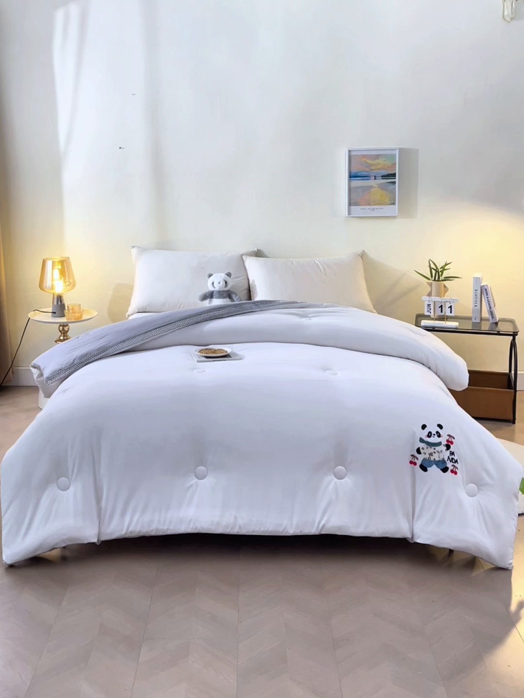 91家纺网 家纺一手货源 找家纺 瑶瑶家居 2025新款立体毛巾绣七孔被大豆纤维被被子被芯 立体极光白+浅灰