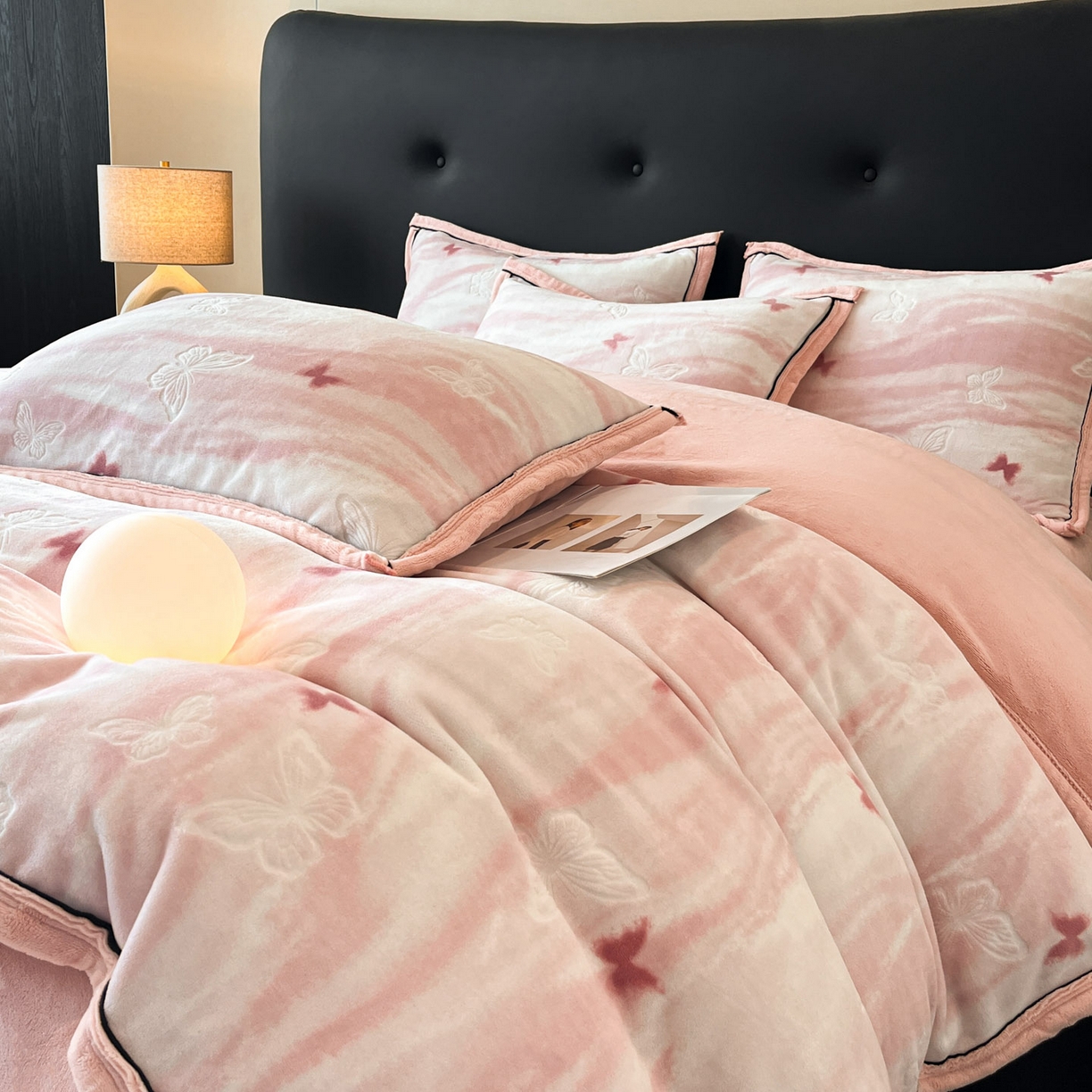 91家纺网 家纺一手货源 找家纺 （总）金麦家纺 2025新款雕花牛奶绒工艺蝴蝶款四件套