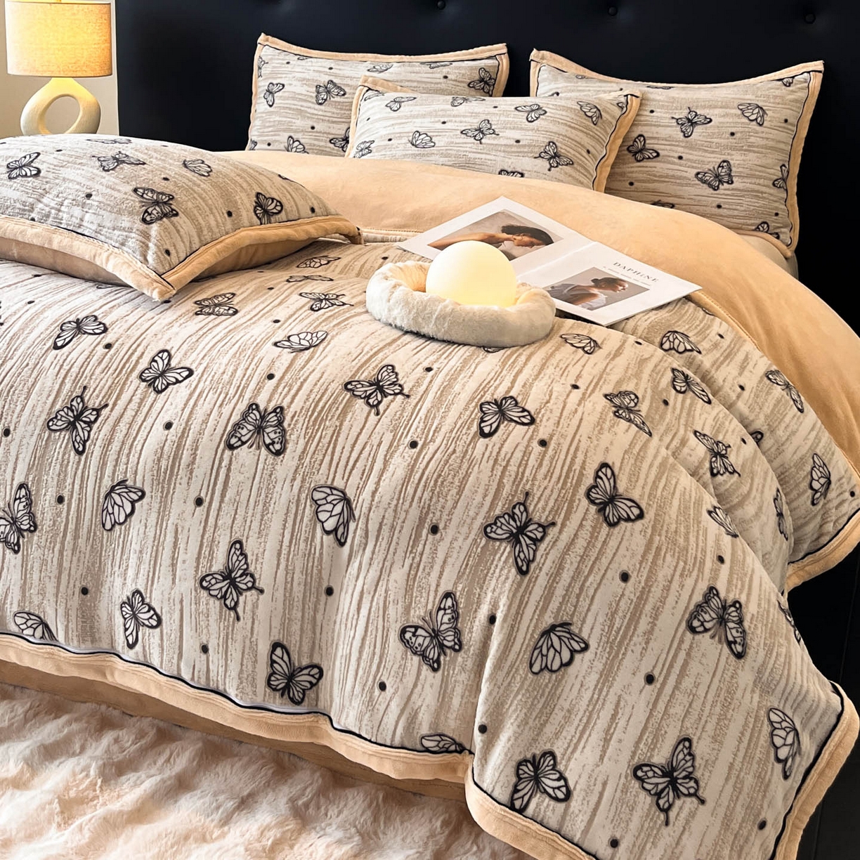 91家纺网 家纺一手货源 找家纺 金麦家纺 2025新款雕花牛奶绒工艺蝴蝶款四件套 蝴蝶-咖