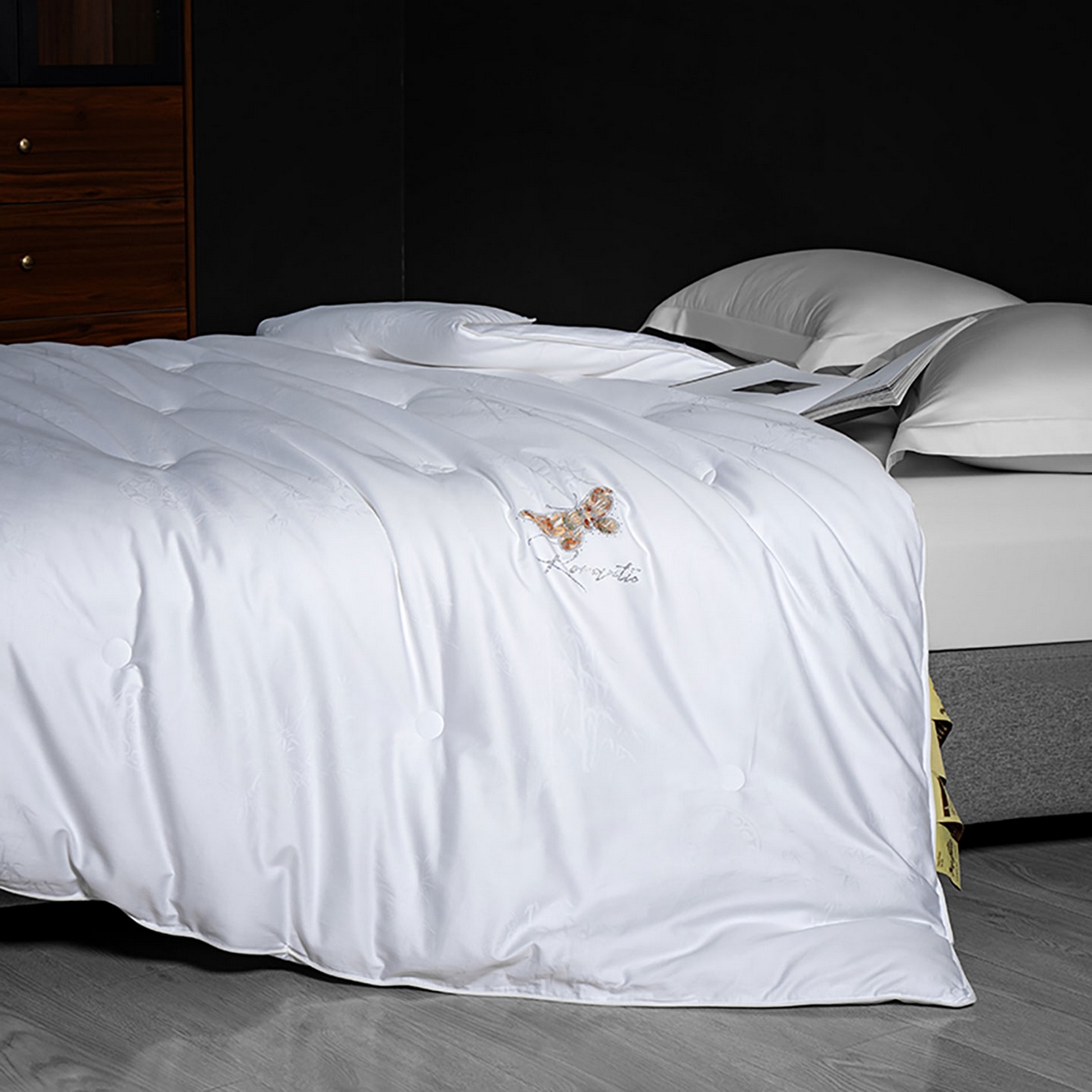 91家纺网 家纺一手货源 找家纺 薇玛仕 2025新款100支全棉纯棉大提花桑蚕丝被四季黄金蚕丝被子母被被子被芯蝶舞（特殊重量可以定做，联系客服。定制款不退不换） 蝶舞-本白