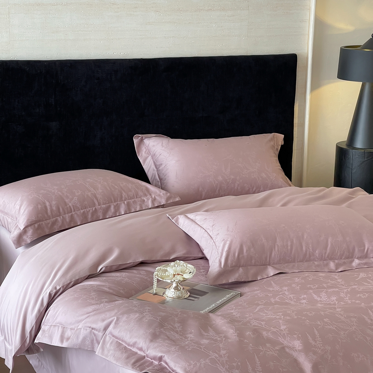 91家纺网 家纺一手货源 找家纺 栩裕纺织 2025新款长绒棉提花最新款单品四件套 陌上枝头-莫奈紫