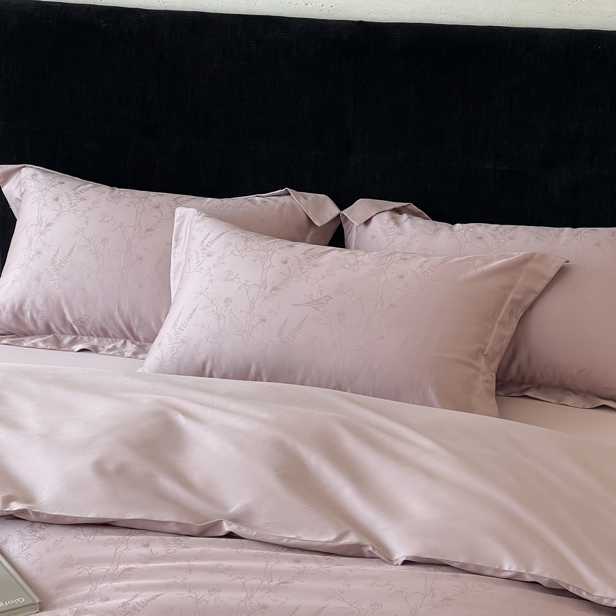 91家纺网 家纺一手货源 找家纺 栩裕纺织 2025新款长绒棉提花最新款单品四件套 陌上枝头-莫奈紫