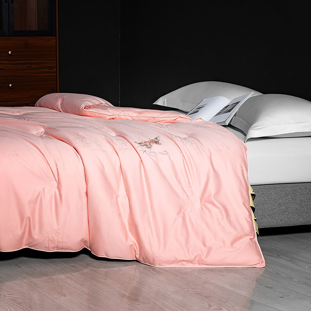 91家纺网 家纺一手货源 找家纺 薇玛仕 2025新款100支全棉纯棉大提花桑蚕丝被四季黄金蚕丝被子母被被子被芯蝶舞（特殊重量可以定做，联系客服。定制款不退不换） 蝶舞-粉玉