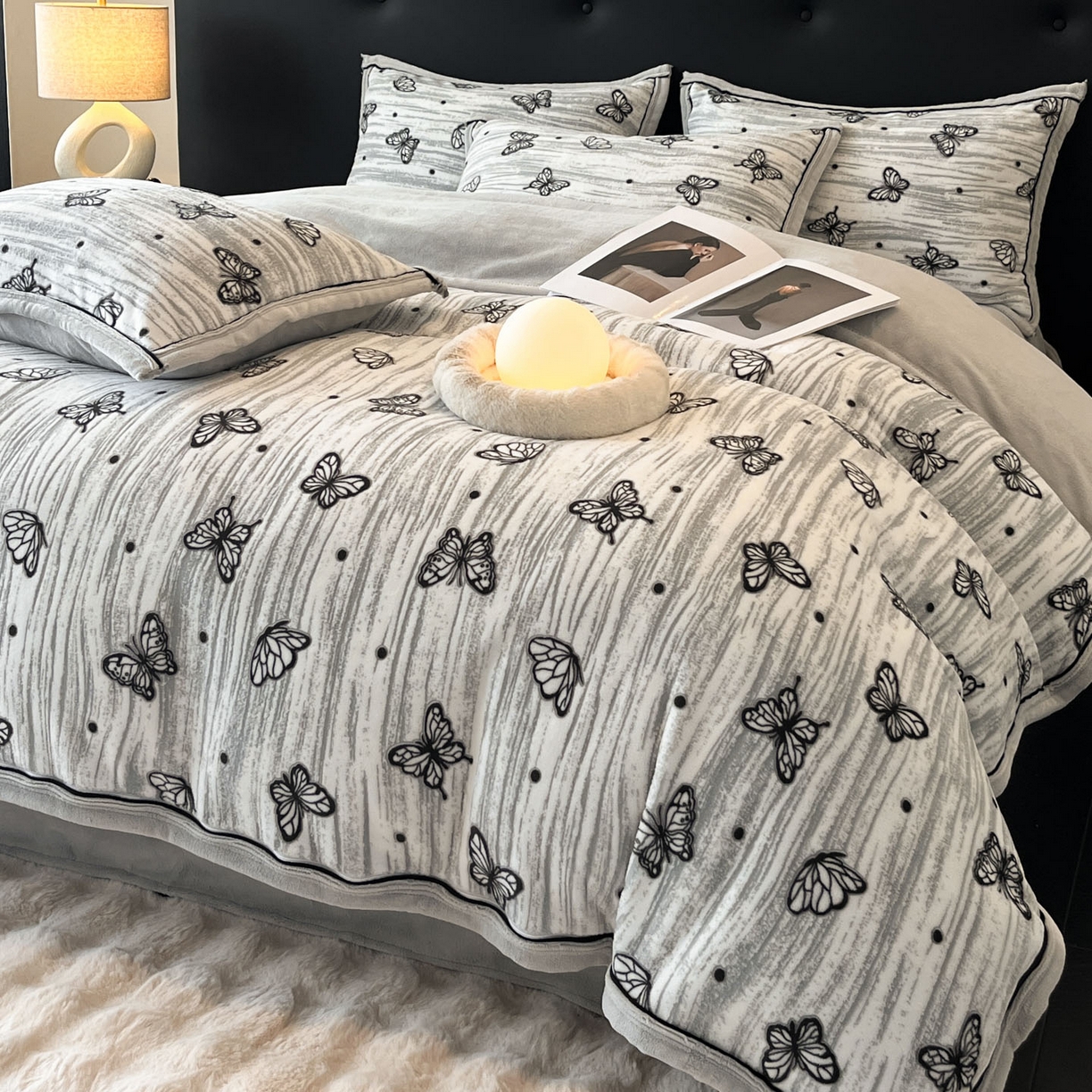 91家纺网 家纺一手货源 找家纺 金麦家纺 2025新款雕花牛奶绒工艺蝴蝶款四件套 蝴蝶-灰