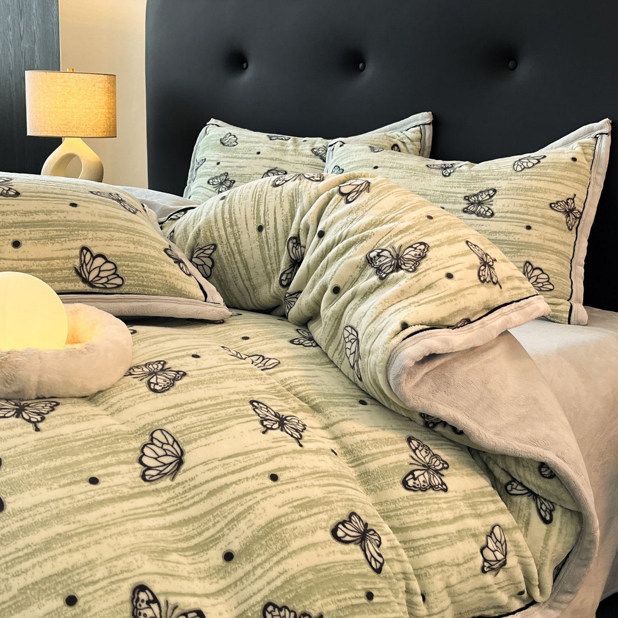 91家纺网 家纺一手货源 找家纺 金麦家纺 2025新款雕花牛奶绒工艺蝴蝶款四件套 蝴蝶-绿