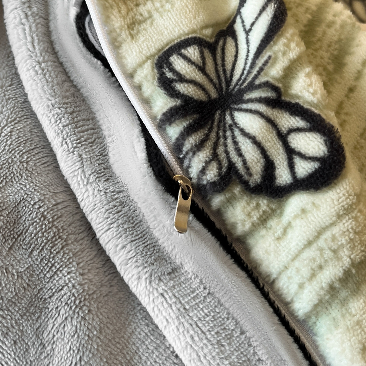 91家纺网 家纺一手货源 找家纺 金麦家纺 2025新款雕花牛奶绒工艺蝴蝶款四件套 蝴蝶-绿