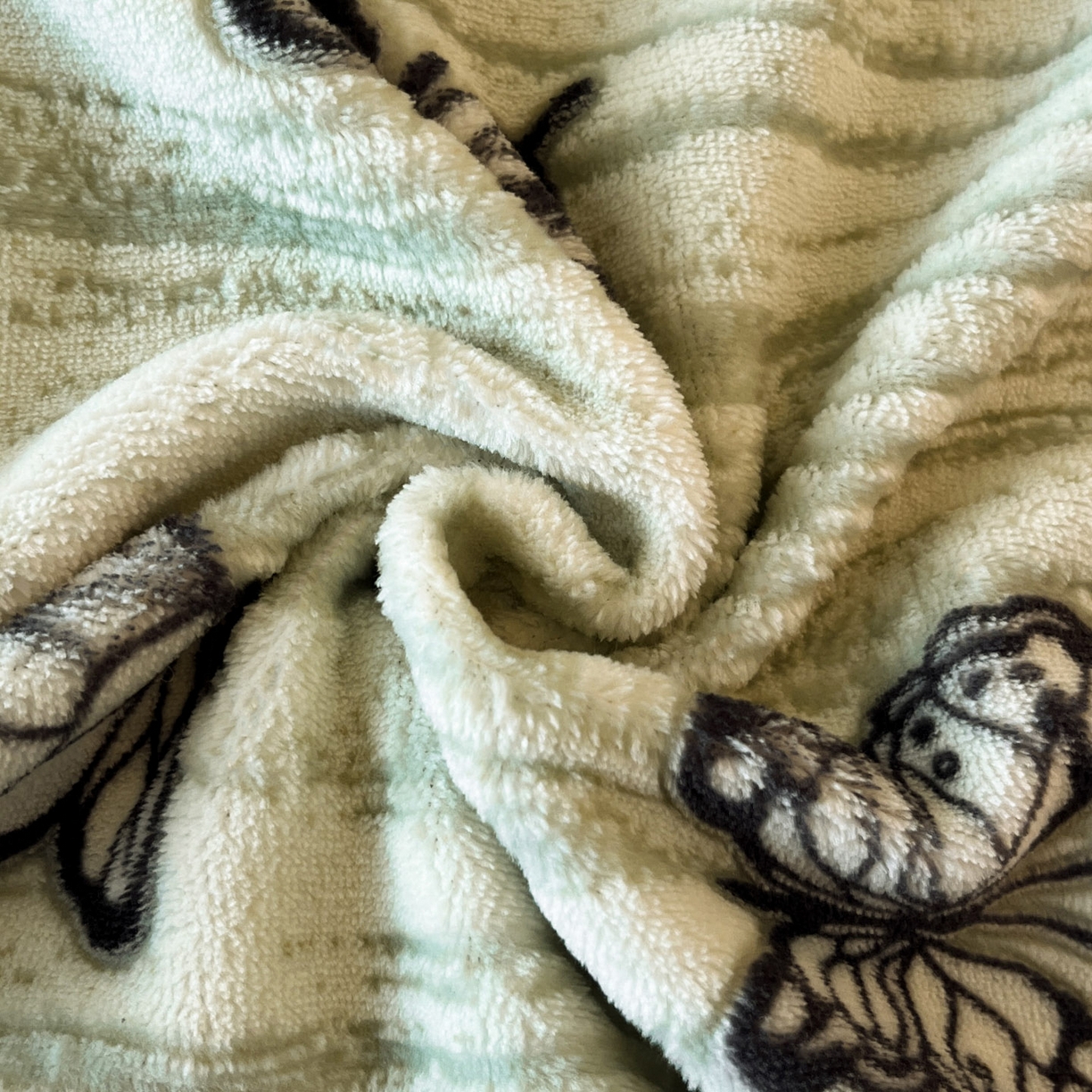 91家纺网 家纺一手货源 找家纺 金麦家纺 2025新款雕花牛奶绒工艺蝴蝶款四件套 蝴蝶-绿