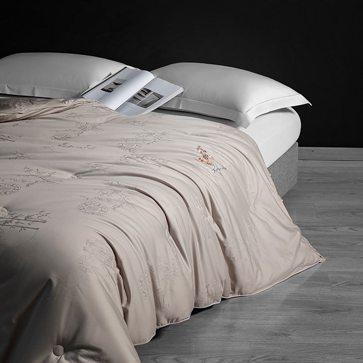 91家纺网 家纺一手货源 找家纺 薇玛仕 2025新款100支全棉纯棉大提花桑蚕丝被四季黄金蚕丝被子母被被子被芯蝶舞（特殊重量可以定做，联系客服。定制款不退不换） 蝶舞-雅灰