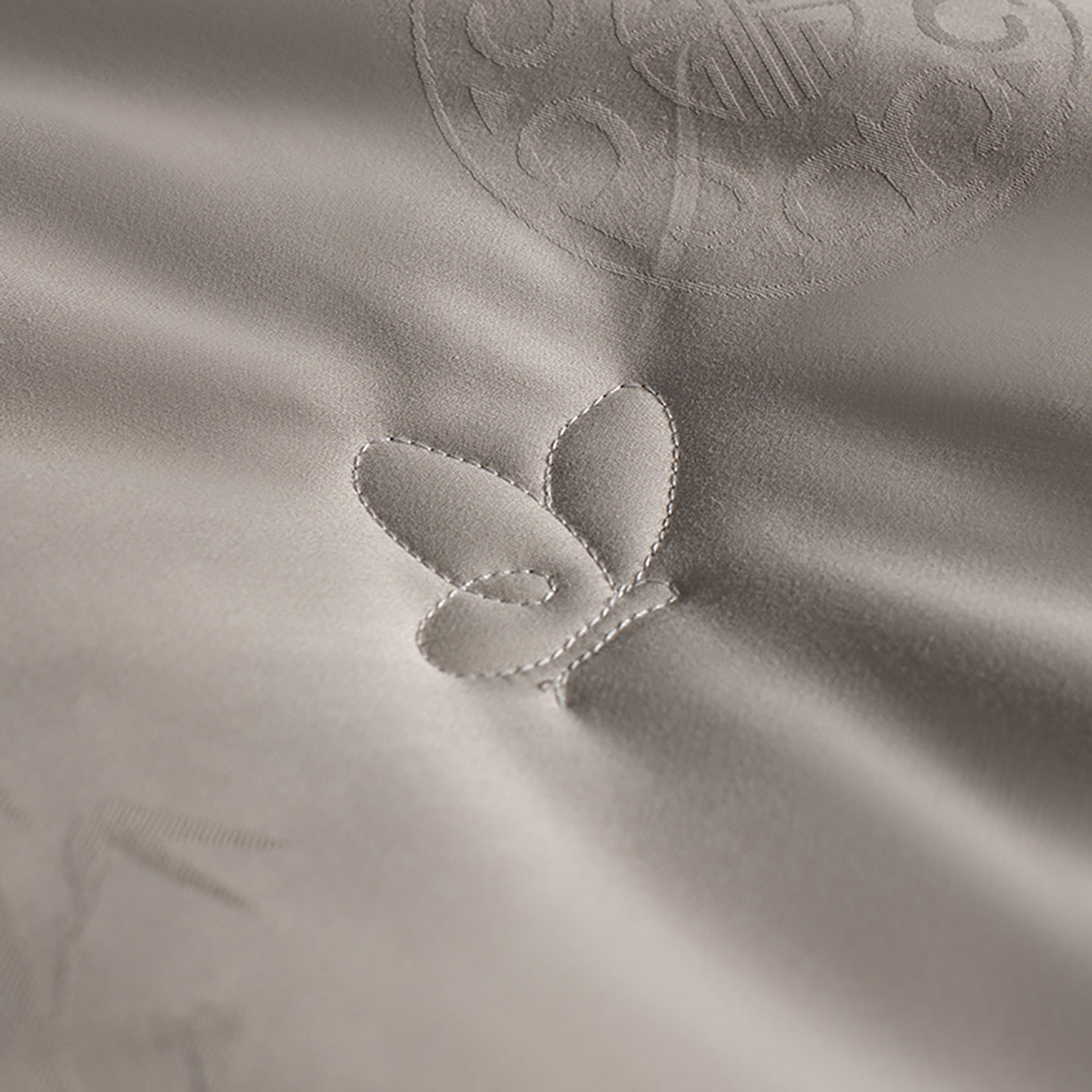 91家纺网 家纺一手货源 找家纺 薇玛仕 2025新款100支全棉纯棉大提花桑蚕丝被四季黄金蚕丝被子母被被子被芯蝶舞（特殊重量可以定做，联系客服。定制款不退不换） 蝶舞-雅灰