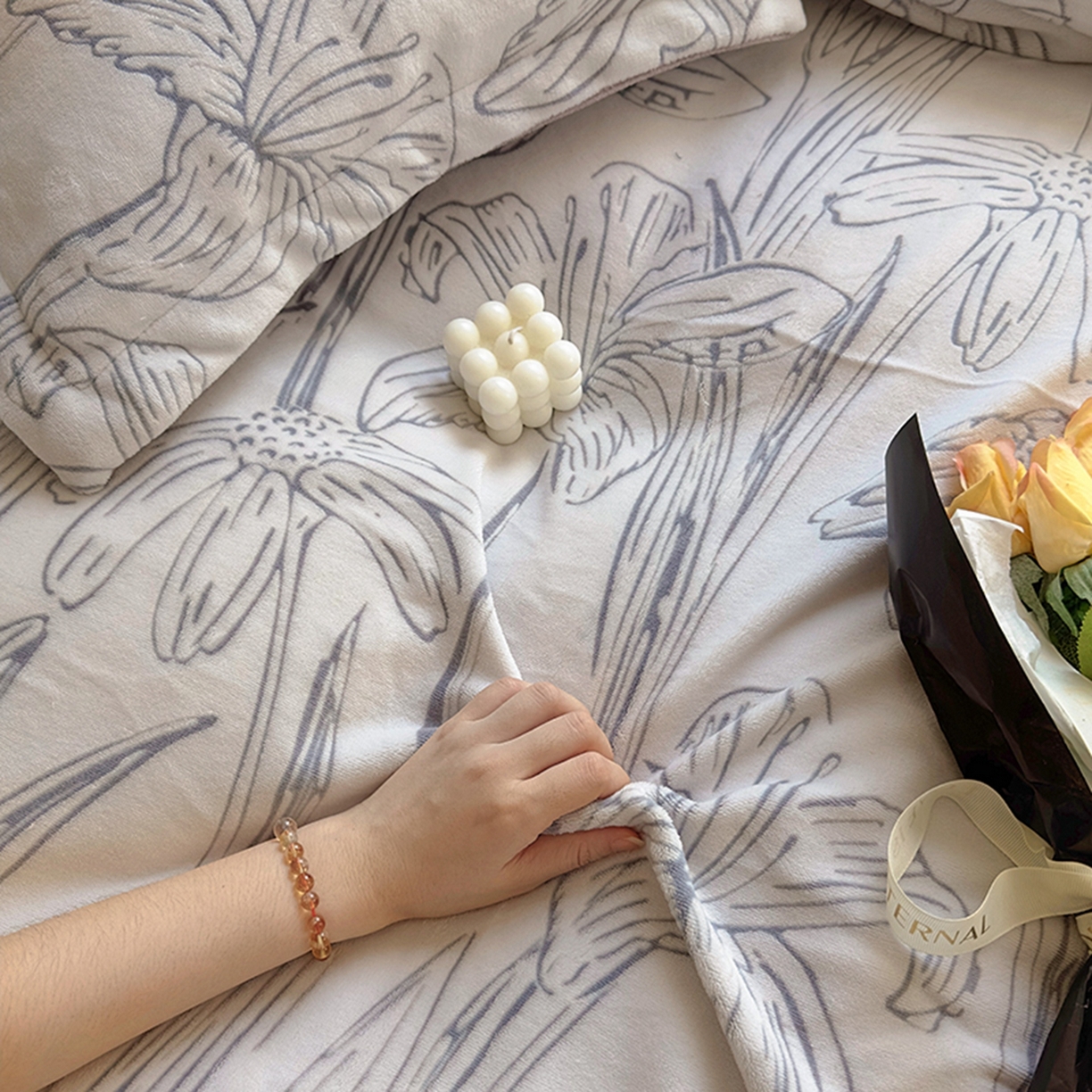 91家纺网 家纺一手货源 找家纺 昊川家纺 2025新款短毛绒牛奶绒立体雕花四件套 山谷百合-灰