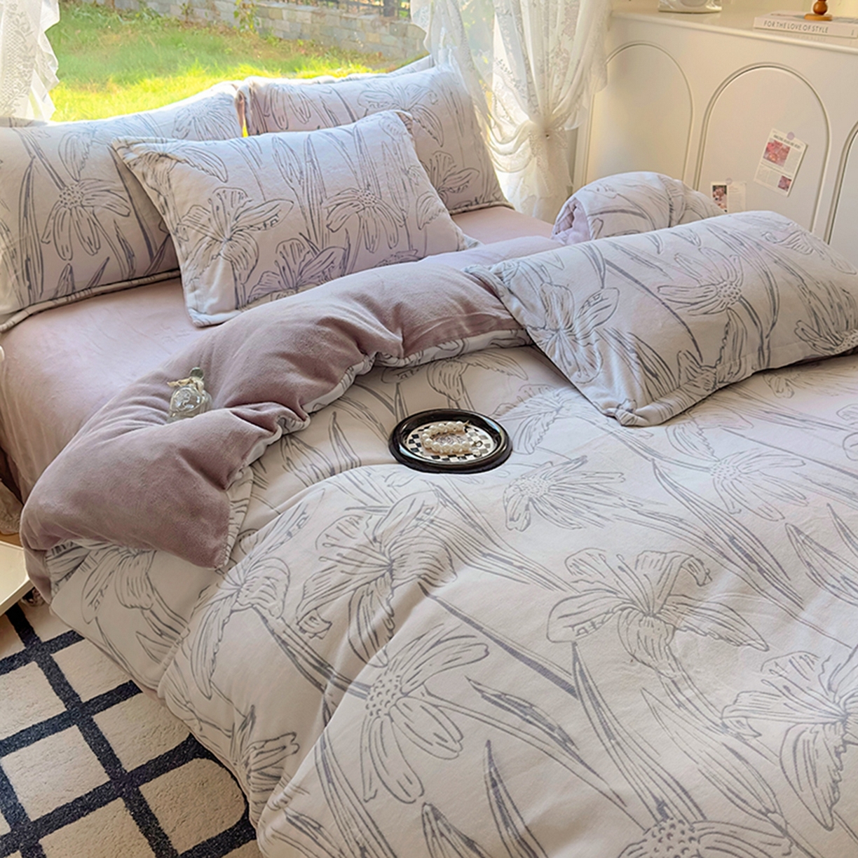 91家纺网 家纺一手货源 找家纺 昊川家纺 2025新款短毛绒牛奶绒立体雕花四件套 山谷百合-灰