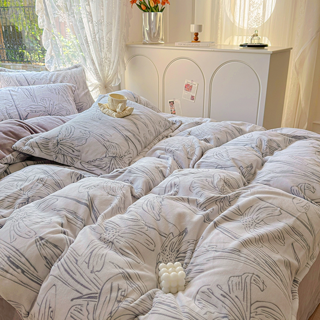 91家纺网 家纺一手货源 找家纺 昊川家纺 2025新款短毛绒牛奶绒立体雕花四件套 山谷百合-灰