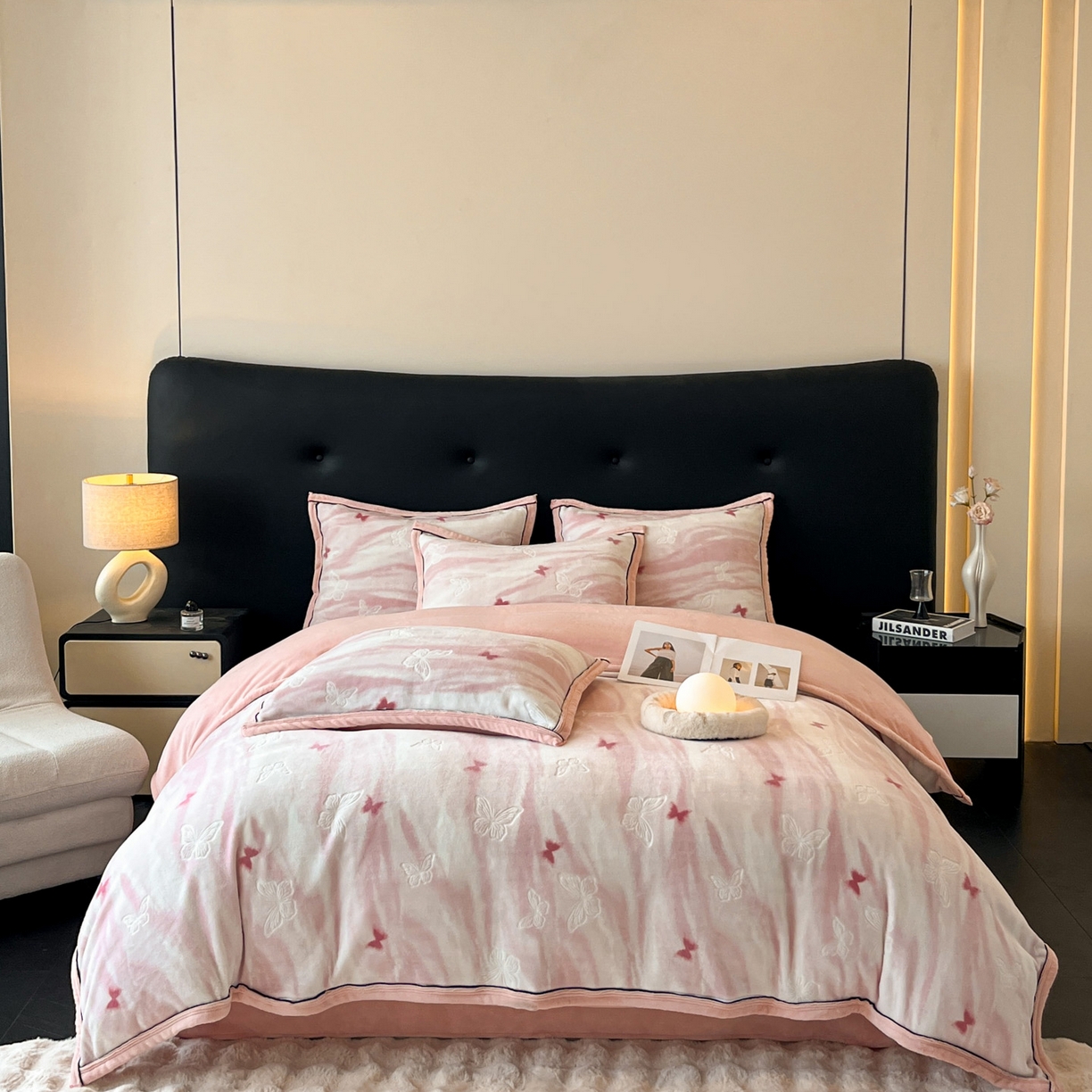 91家纺网 家纺一手货源 找家纺 金麦家纺 2025新款雕花牛奶绒工艺蝴蝶款四件套 幻蝶-粉