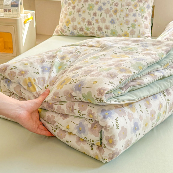 91家纺网 家纺一手货源 找家纺 梵克保罗 2025新款水洗糯糯棉卡通印花滚绳包边夏被 雾岛听风