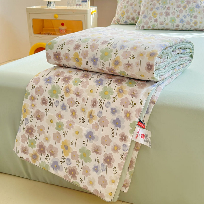 91家纺网 家纺一手货源 找家纺 梵克保罗 2025新款水洗糯糯棉卡通印花滚绳包边夏被 雾岛听风