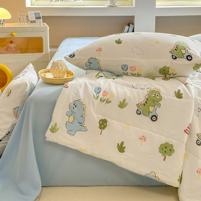 91家纺网 家纺一手货源 找家纺 梵克保罗 2025新款水洗糯糯棉卡通印花滚绳包边夏被 恐龙乐园