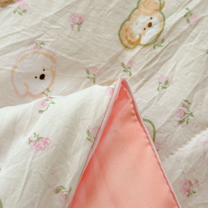 91家纺网 家纺一手货源 找家纺 梵克保罗 2025新款水洗糯糯棉卡通印花滚绳包边夏被 快乐小狗