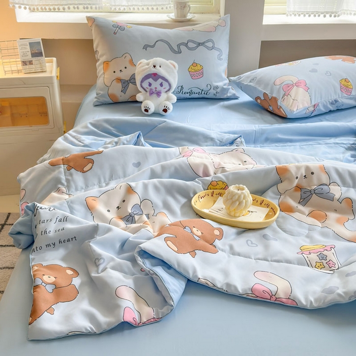 91家纺网 家纺一手货源 找家纺 梵克保罗 2025新款水洗糯糯棉卡通印花滚绳包边夏被 小猫逃离记