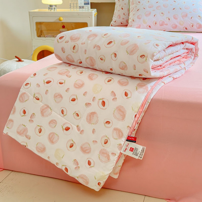 91家纺网 家纺一手货源 找家纺 梵克保罗 2025新款水洗糯糯棉卡通印花滚绳包边夏被 水蜜桃