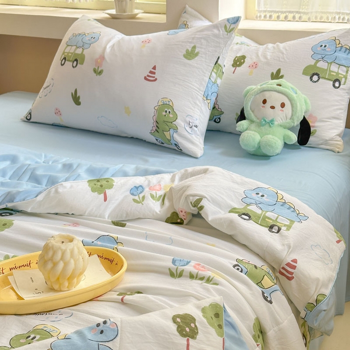 91家纺网 家纺一手货源 找家纺 梵克保罗 2025新款水洗糯糯棉卡通印花滚绳包边夏被 恐龙乐园