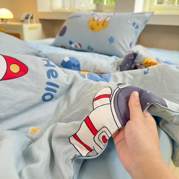 91家纺网 家纺一手货源 找家纺 梵克保罗 2025新款水洗糯糯棉卡通印花滚绳包边夏被 太空漫步