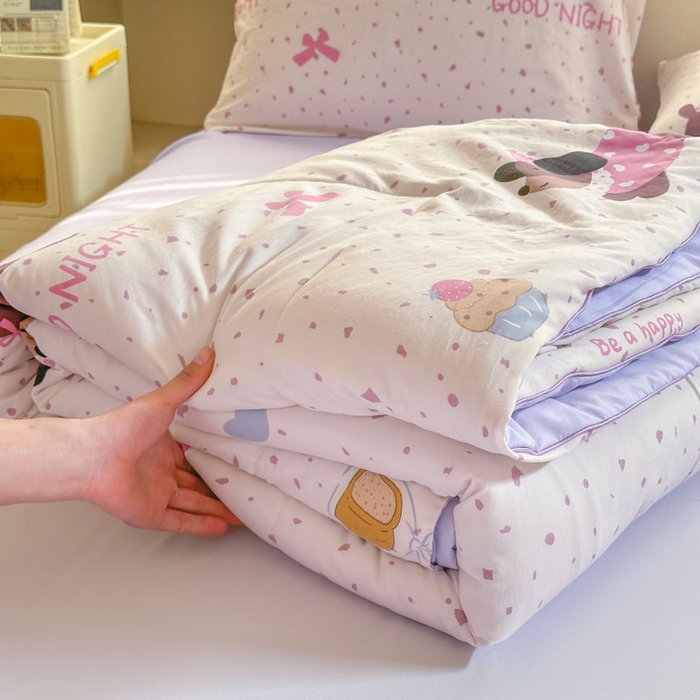 91家纺网 家纺一手货源 找家纺 梵克保罗 2025新款水洗糯糯棉卡通印花滚绳包边夏被 彩彩狗