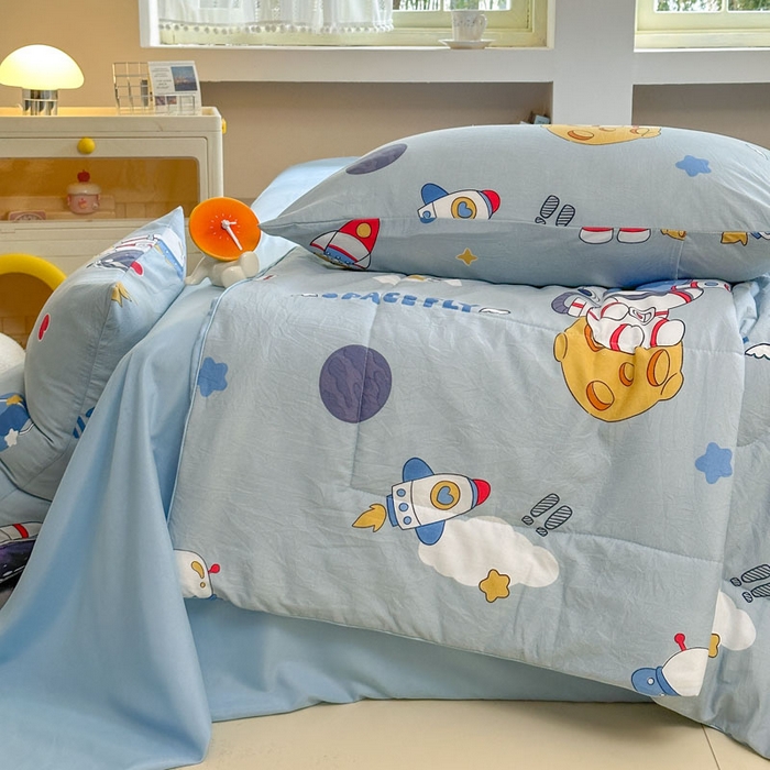 91家纺网 家纺一手货源 找家纺 梵克保罗 2025新款水洗糯糯棉卡通印花滚绳包边夏被 太空漫步