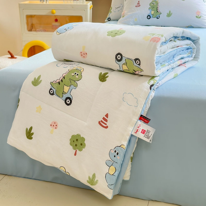 91家纺网 家纺一手货源 找家纺 梵克保罗 2025新款水洗糯糯棉卡通印花滚绳包边夏被 恐龙乐园