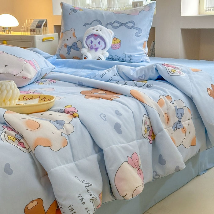 91家纺网 家纺一手货源 找家纺 梵克保罗 2025新款水洗糯糯棉卡通印花滚绳包边夏被 小猫逃离记