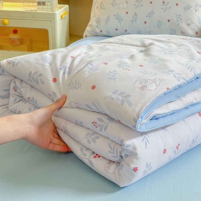 91家纺网 家纺一手货源 找家纺 梵克保罗 2025新款水洗糯糯棉卡通印花滚绳包边夏被 喵语