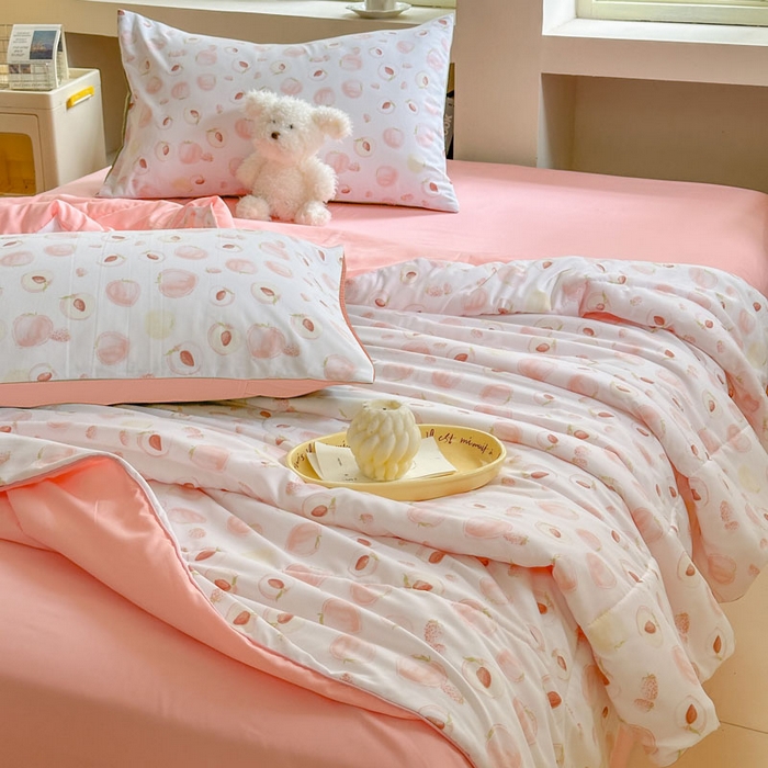 91家纺网 家纺一手货源 找家纺 梵克保罗 2025新款水洗糯糯棉卡通印花滚绳包边夏被 水蜜桃