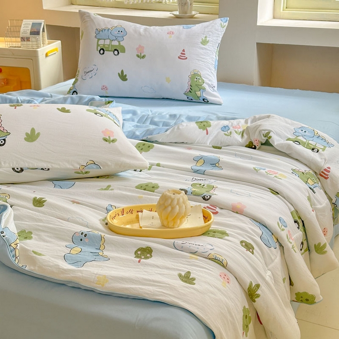 91家纺网 家纺一手货源 找家纺 梵克保罗 2025新款水洗糯糯棉卡通印花滚绳包边夏被 恐龙乐园