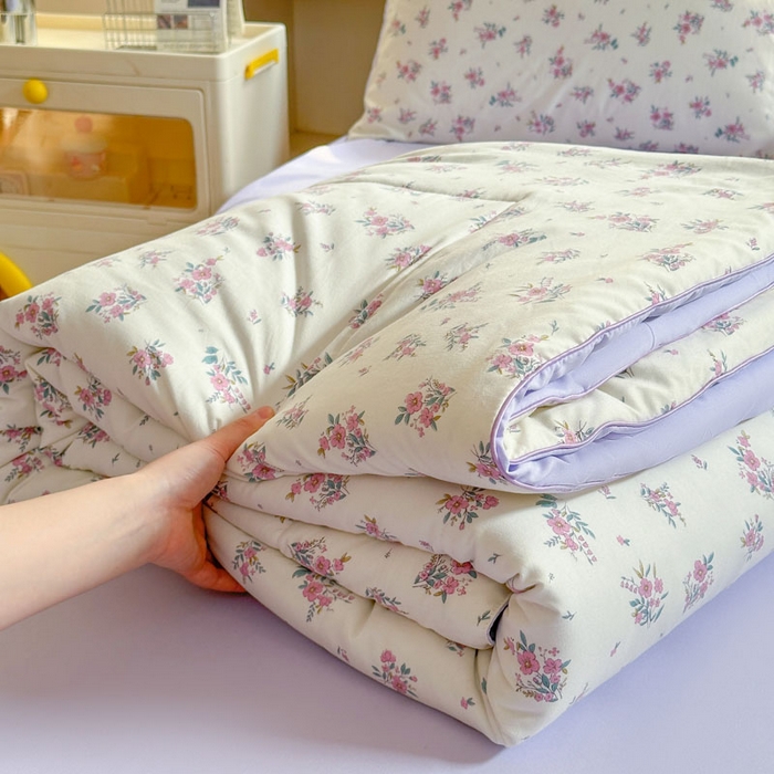 91家纺网 家纺一手货源 找家纺 梵克保罗 2025新款水洗糯糯棉卡通印花滚绳包边夏被 半秋风铃