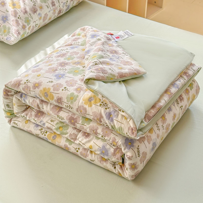 91家纺网 家纺一手货源 找家纺 梵克保罗 2025新款水洗糯糯棉卡通印花滚绳包边夏被 雾岛听风