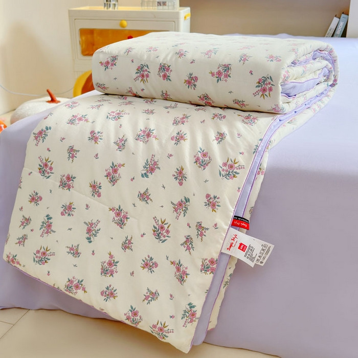 91家纺网 家纺一手货源 找家纺 梵克保罗 2025新款水洗糯糯棉卡通印花滚绳包边夏被 半秋风铃